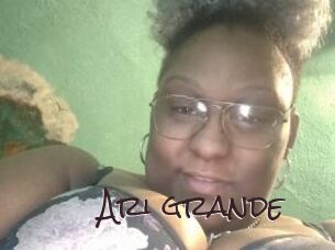 Ari_grande