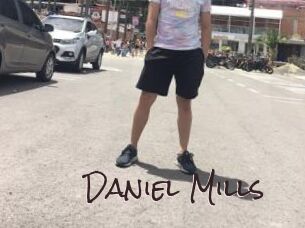 Daniel_Mills