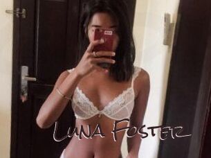 Luna_Foster