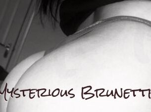 Mysterious_Brunette